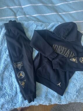 Jordan Boys sweatsuit size M/L